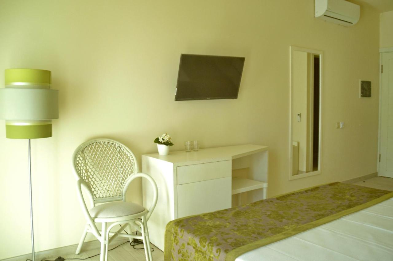 Ouril Hotel Julia Santa Maria Bagian luar foto