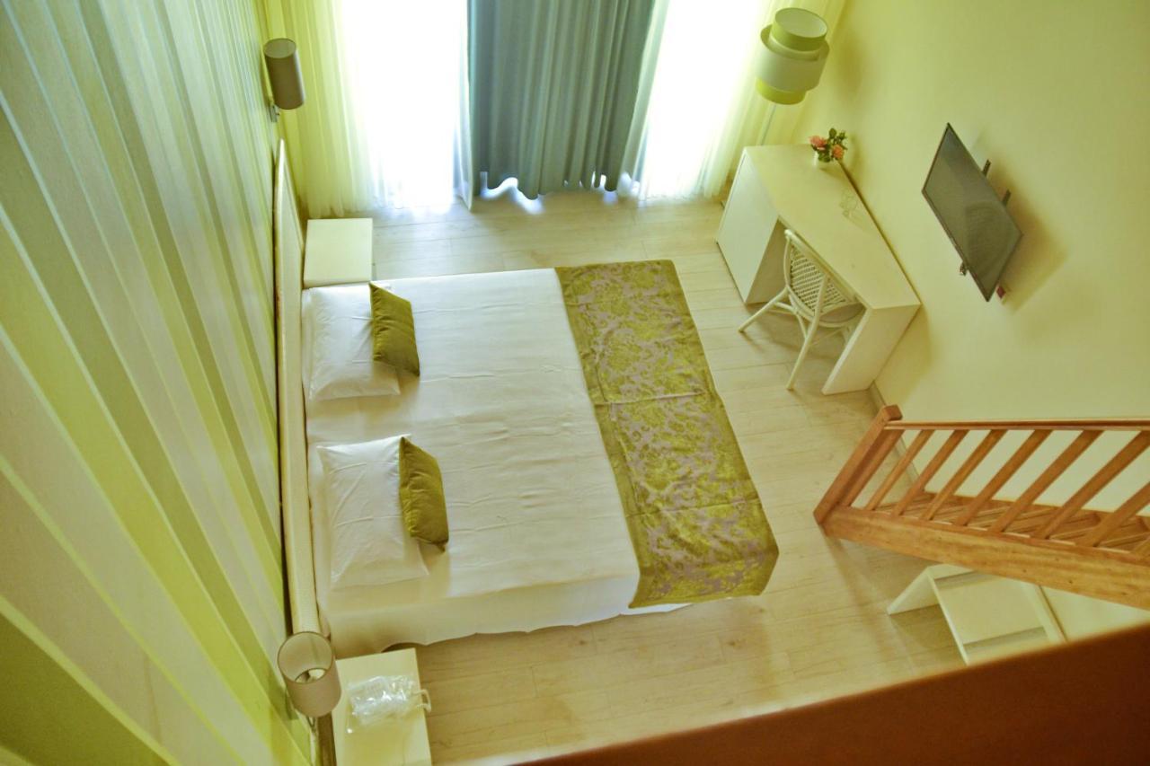 Ouril Hotel Julia Santa Maria Bagian luar foto