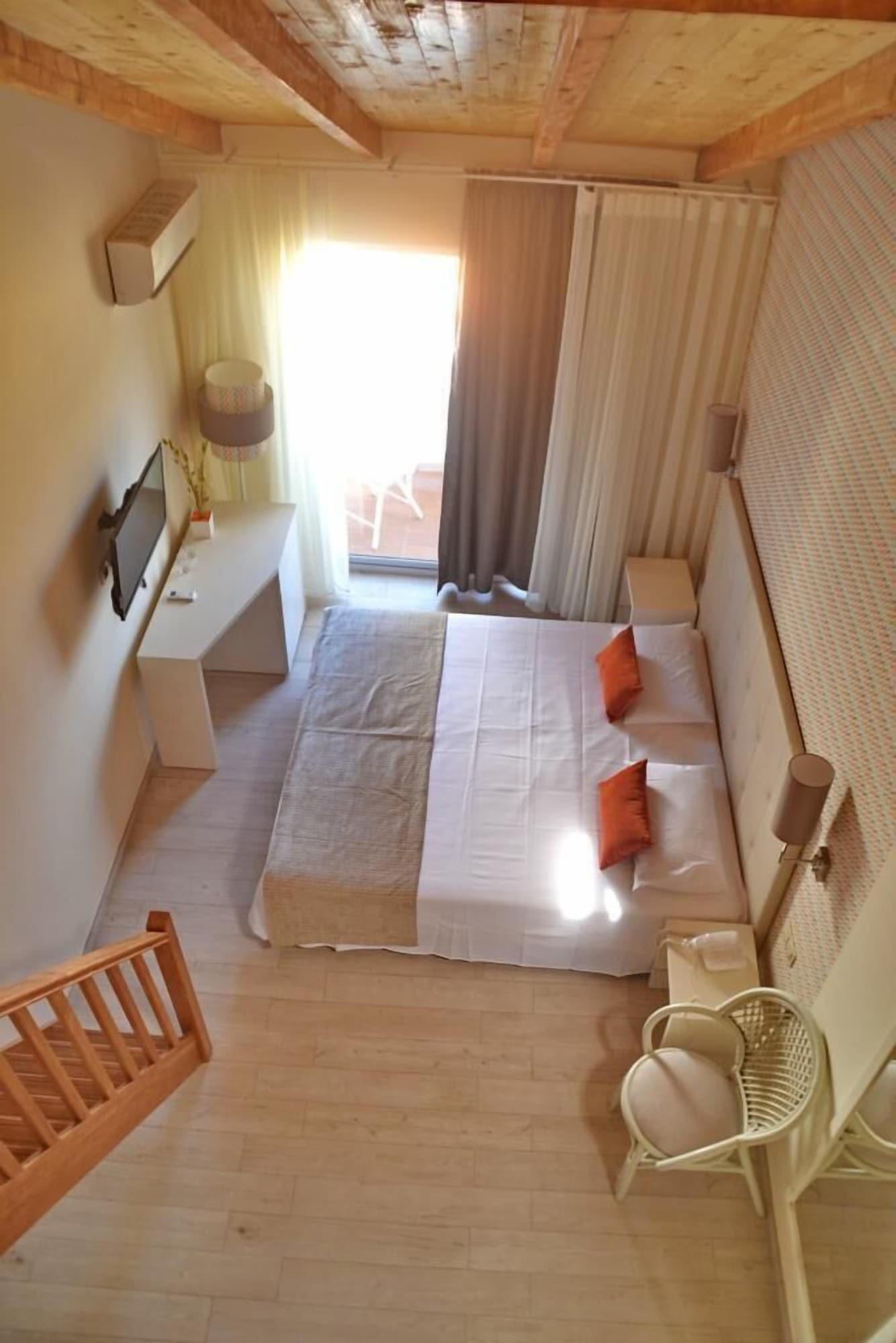 Ouril Hotel Julia Santa Maria Bagian luar foto
