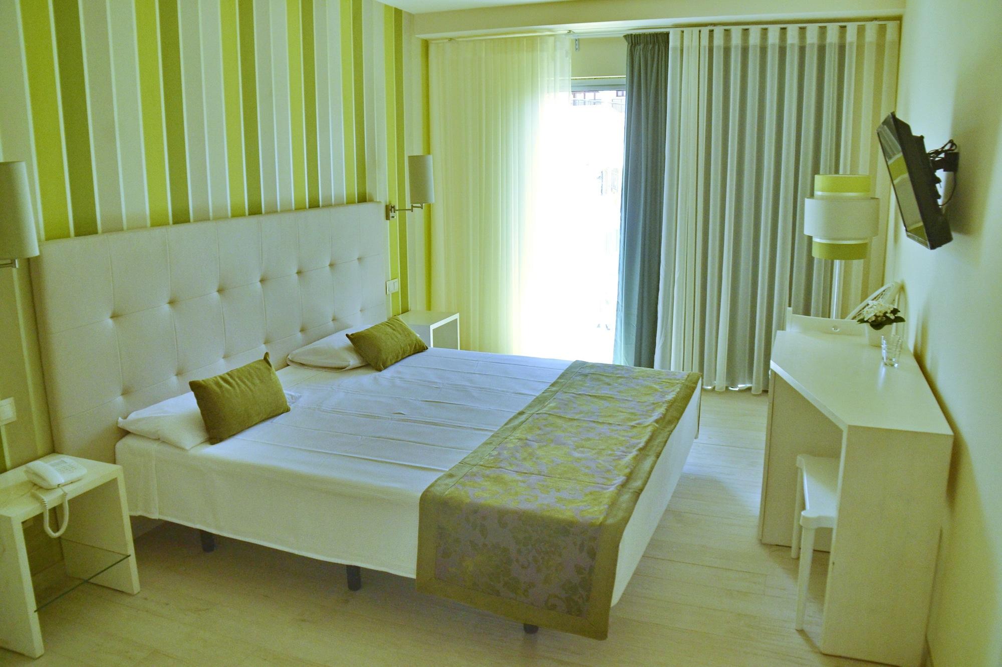 Ouril Hotel Julia Santa Maria Bagian luar foto
