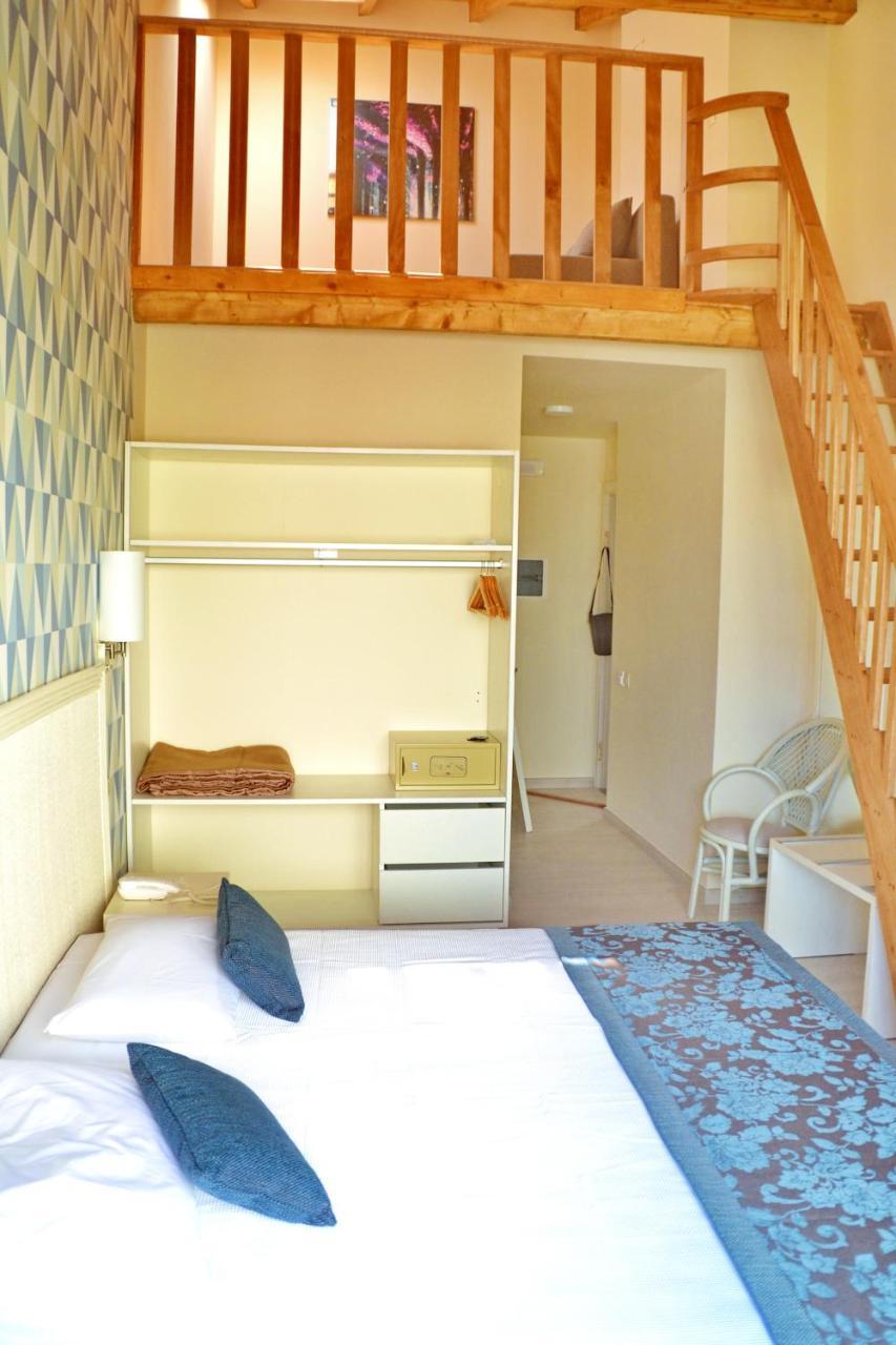 Ouril Hotel Julia Santa Maria Bagian luar foto