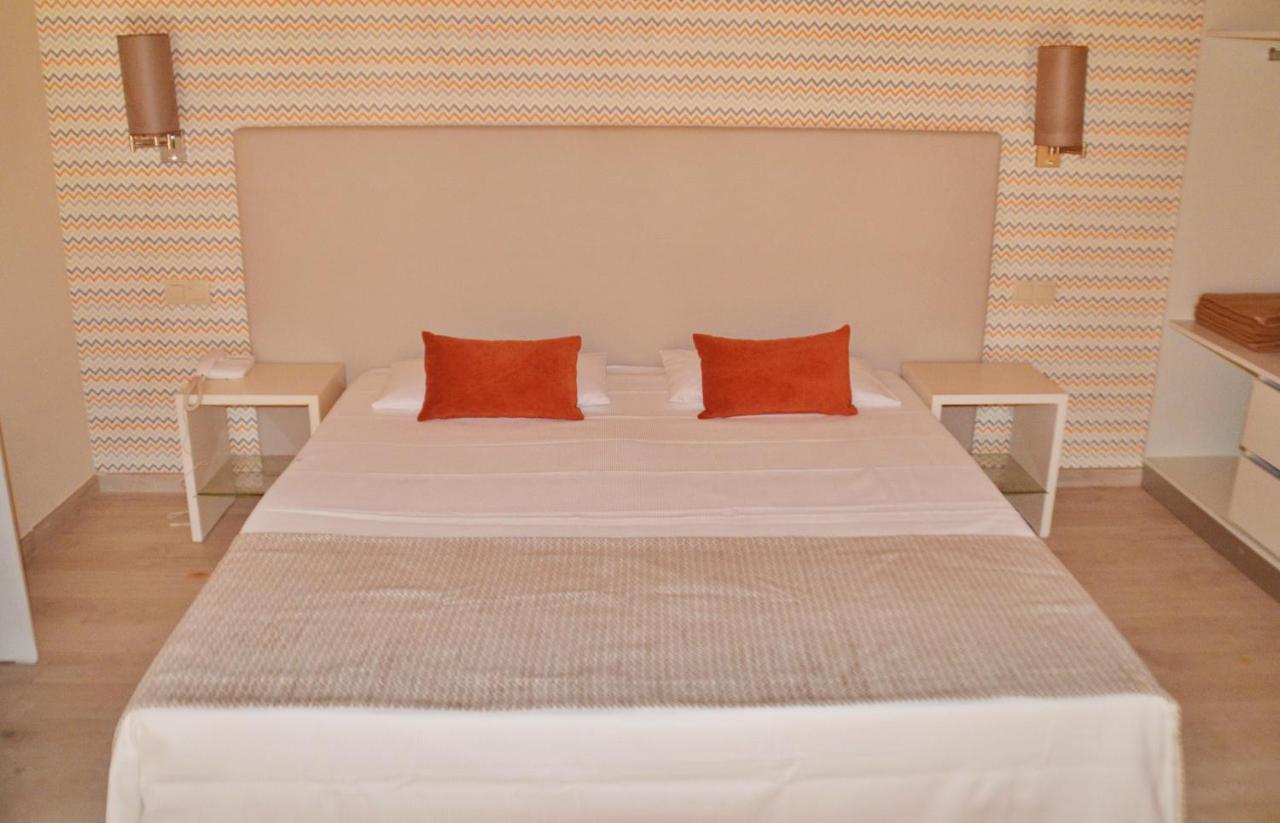 Ouril Hotel Julia Santa Maria Bagian luar foto