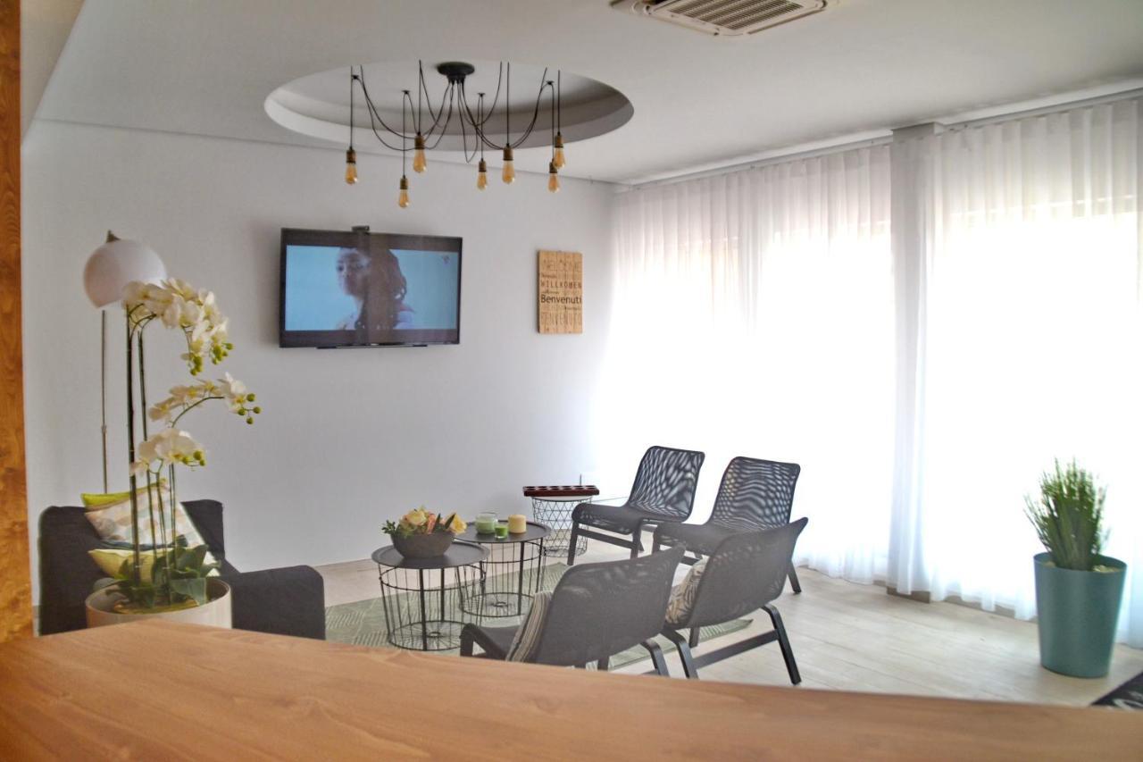 Ouril Hotel Julia Santa Maria Bagian luar foto